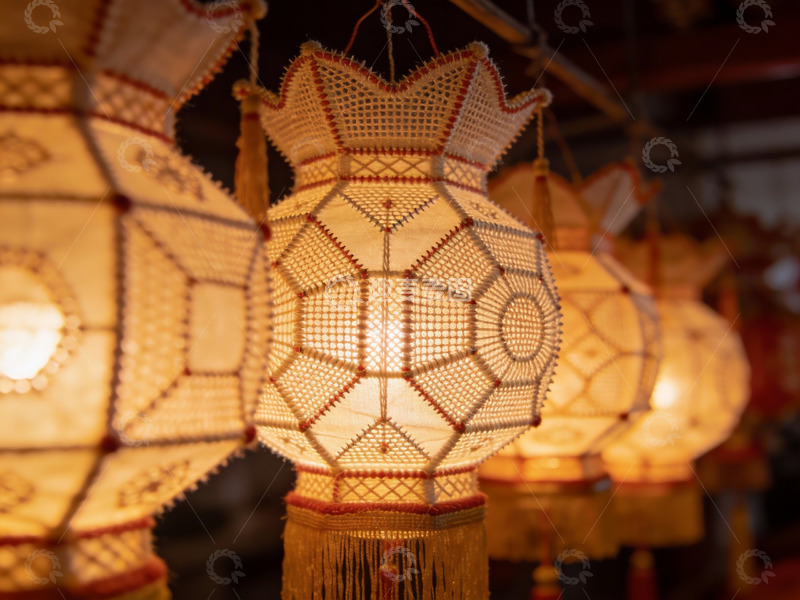 高清大图下载【趣麦麦图】古色古香的编织灯笼排列展示