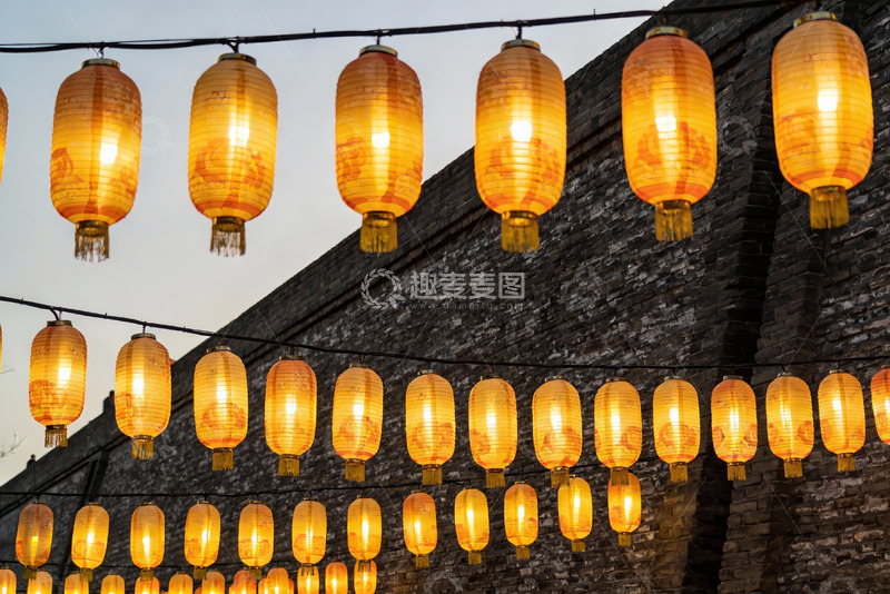 高清大图下载【趣麦麦图】古墙挂灯笼夜景