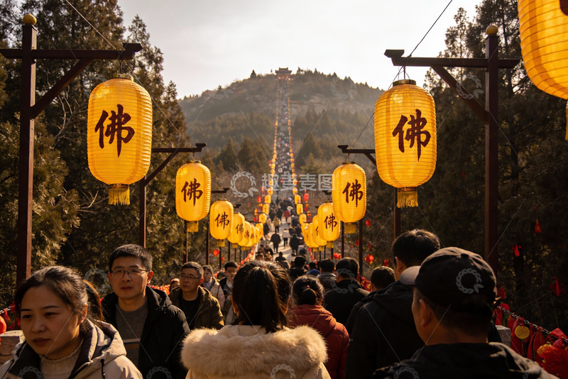 高清大图下载【趣麦麦图】古道灯笼节庆游人如织