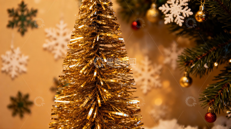 高清大图下载【趣麦麦图】金色圣诞树与雪花装饰