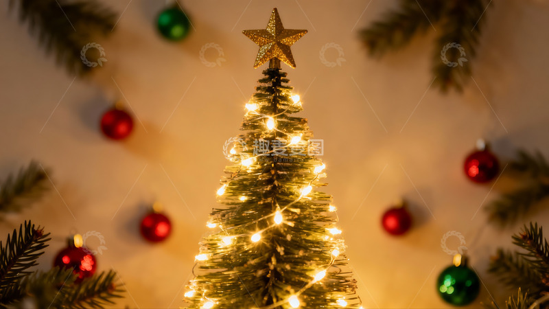 高清大图下载【趣麦麦图】圣诞树灯光闪烁节日氛围浓厚