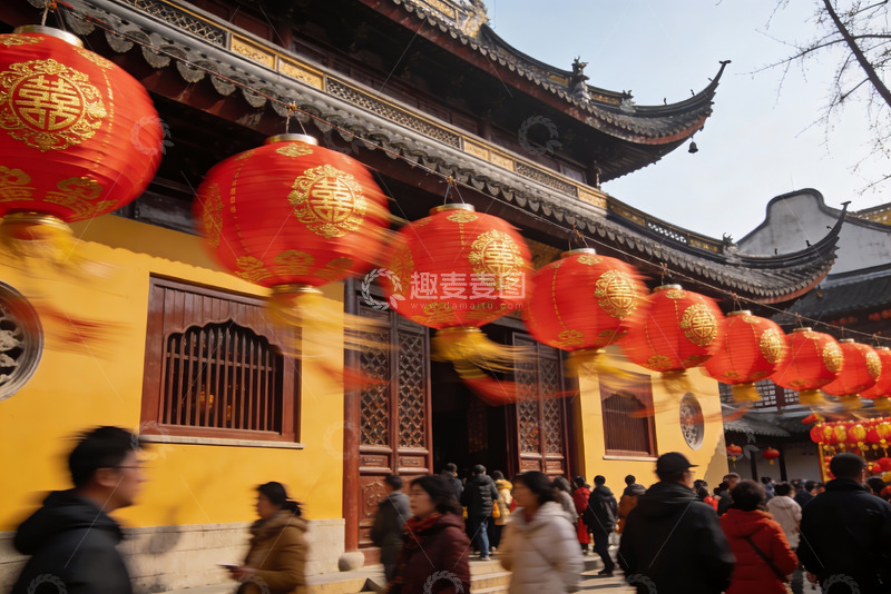 高清大图下载【趣麦麦图】古建筑前挂红灯笼人群熙攘