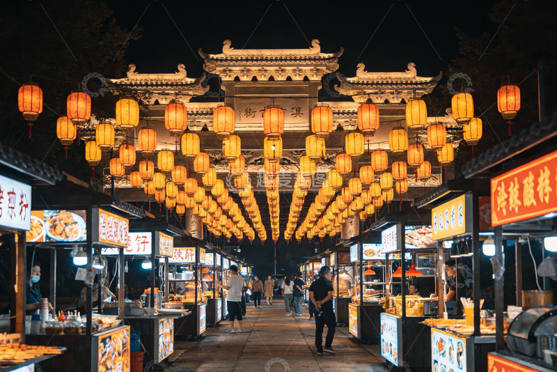 高清大图下载【趣麦麦图】夜市灯笼高挂美食琳琅满目