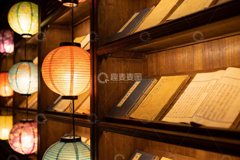 高清大图下载【趣麦麦图】古色古香书房灯笼与典籍