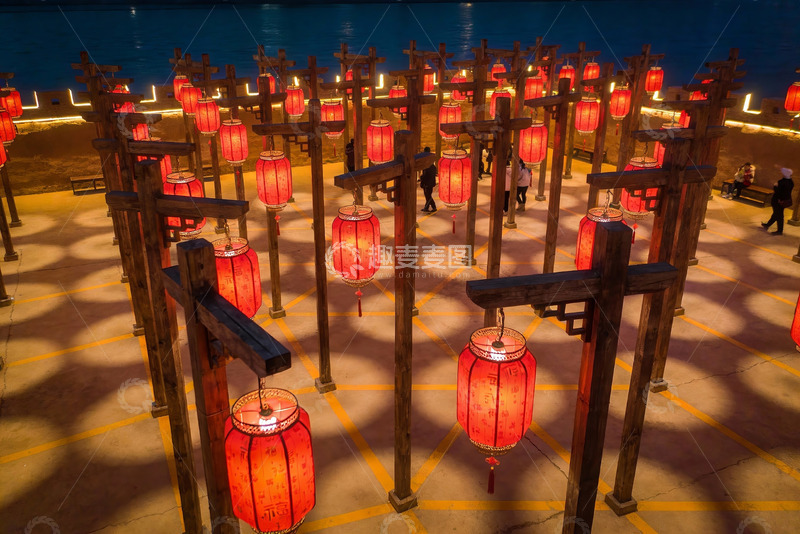 高清大图下载【趣麦麦图】夜景灯笼阵光影交错