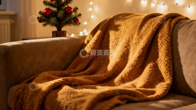 高清大图下载【趣麦麦图】温暖毯子旁的圣诞树