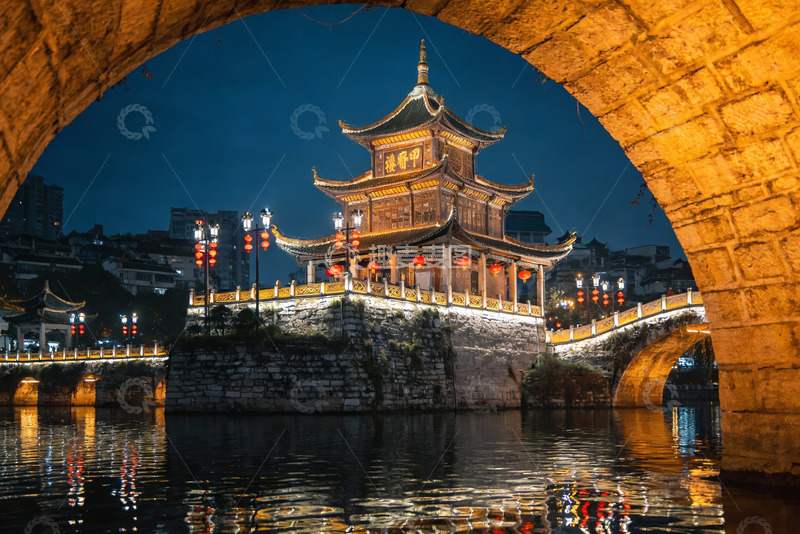 高清大图下载【趣麦麦图】夜景古桥与传统楼阁
