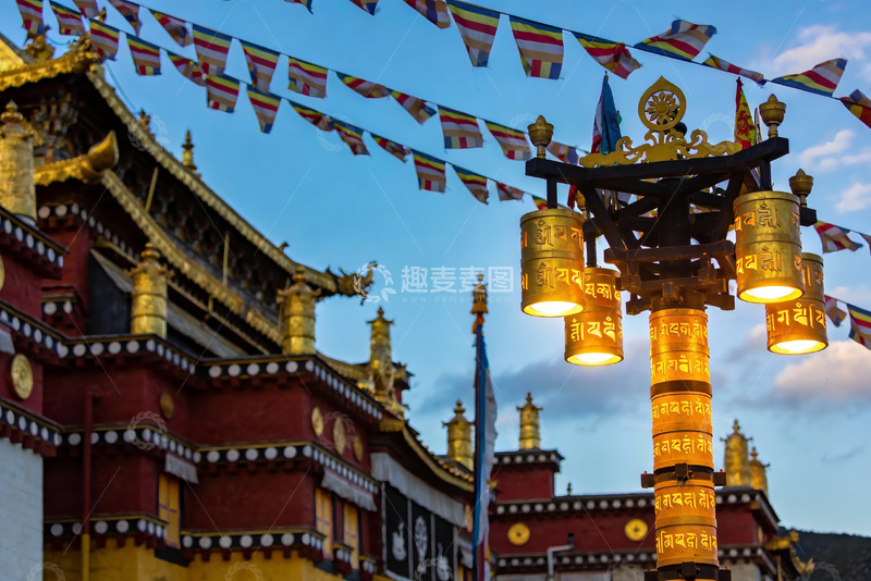 高清大图下载【趣麦麦图】寺庙建筑与经幡灯柱