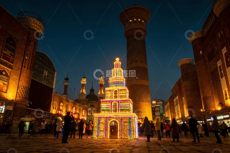 高清大图下载【趣麦麦图】夜景灯光塔与人群广场