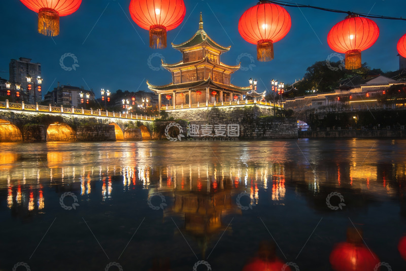 高清大图下载【趣麦麦图】夜色古桥灯笼映水