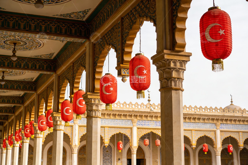 高清大图下载【趣麦麦图】伊斯兰建筑廊柱挂红灯笼
