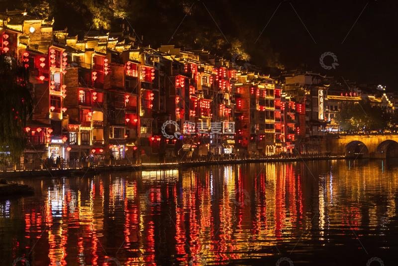 高清大图下载【趣麦麦图】夜景灯光璀璨古建筑倒映水中