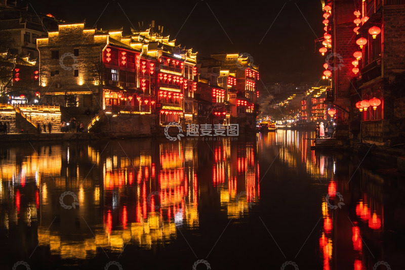 高清大图下载【趣麦麦图】夜色古镇灯火辉煌水映繁华