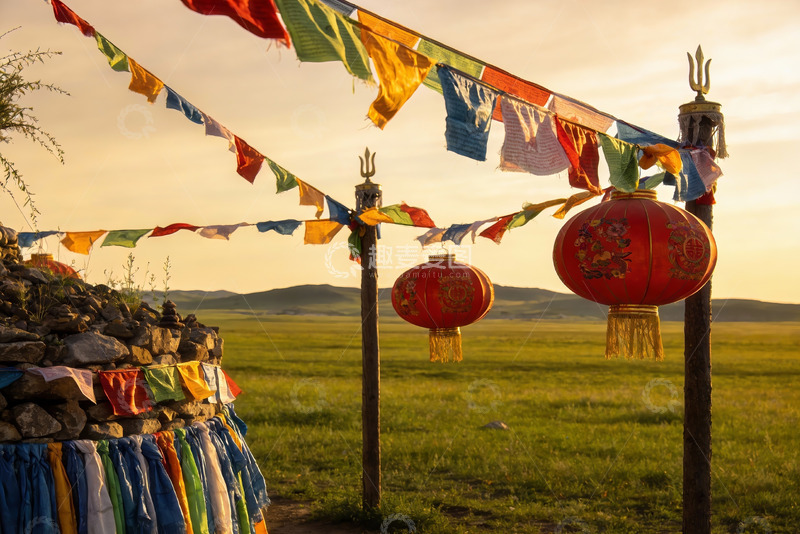 高清大图下载【趣麦麦图】草原日落彩旗红灯笼