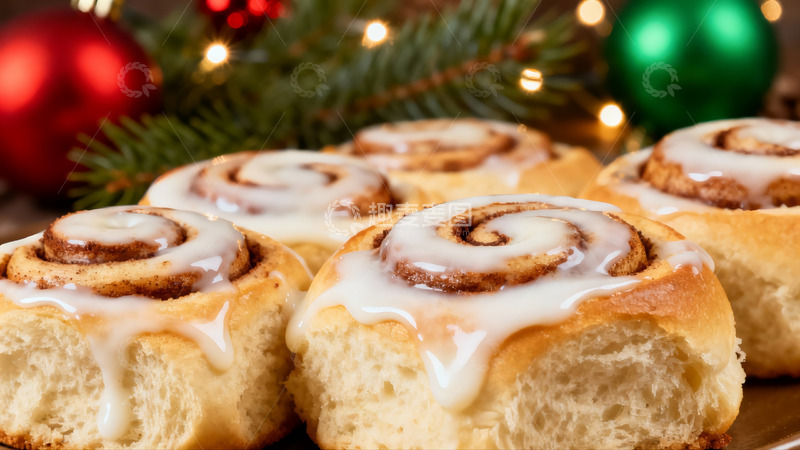 高清大图下载【趣麦麦图】圣诞装饰下的肉桂卷特写