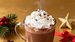 热巧克力配奶油节日装饰