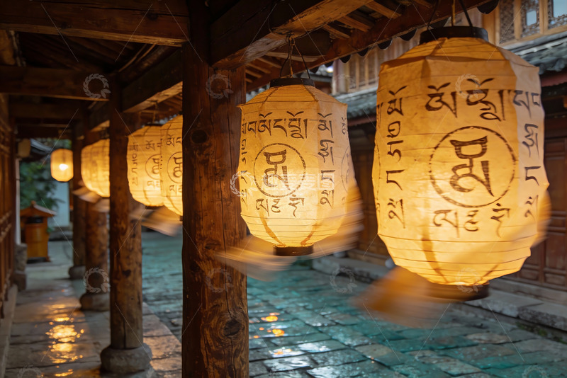 高清大图下载【趣麦麦图】古色古香灯笼映衬庭院夜景