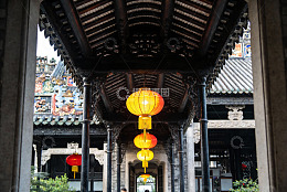 古建筑庭院灯笼高挂