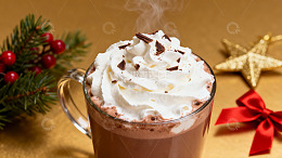 热巧克力配奶油节日装饰