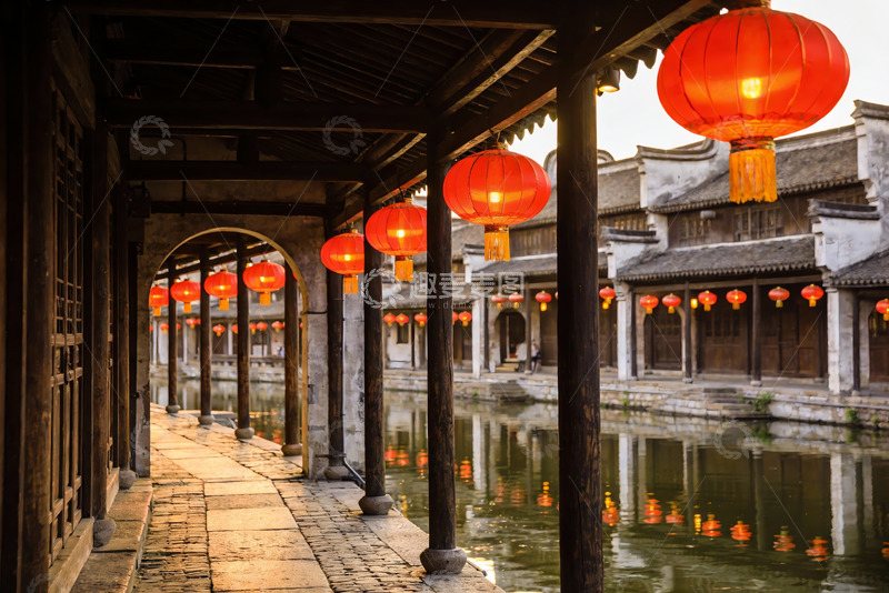 高清大图下载【趣麦麦图】古建筑长廊挂红灯笼