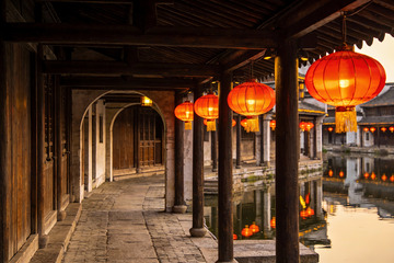 古巷水乡夜景灯笼高挂