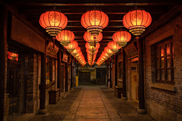 古巷夜景红灯笼高挂