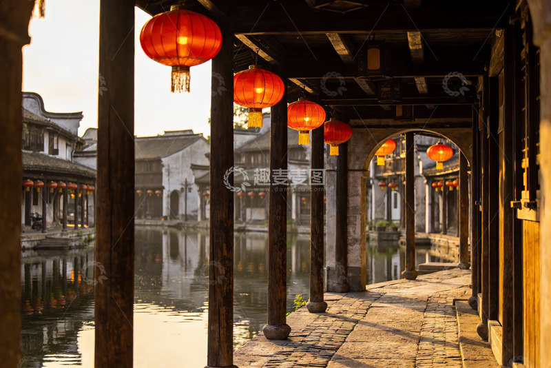 高清大图下载【趣麦麦图】古街水乡夜景灯笼高挂