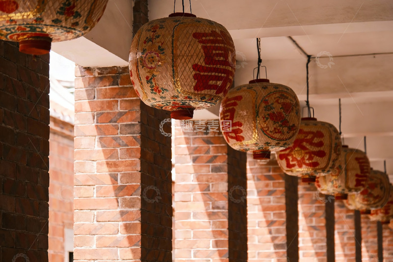 高清大图下载【趣麦麦图】古色古香灯笼挂廊檐