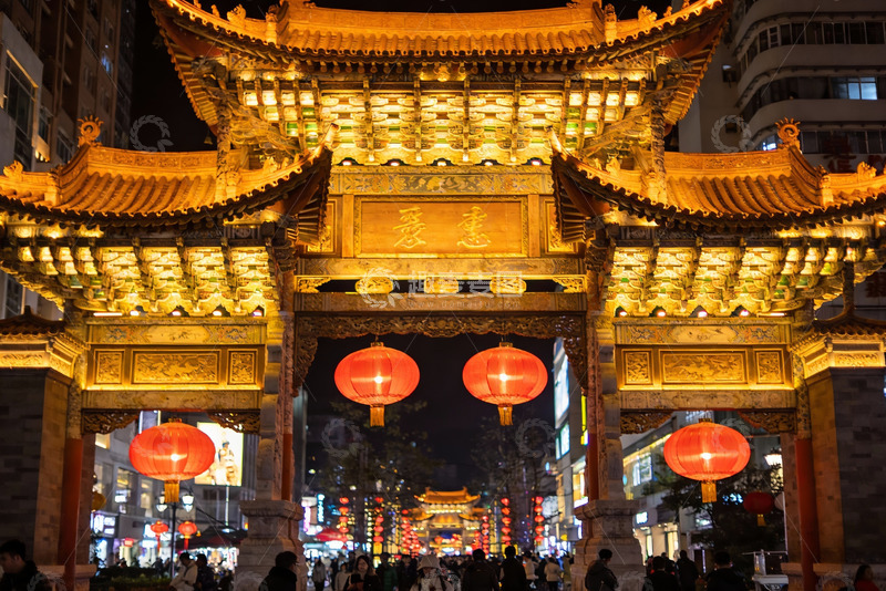高清大图下载【趣麦麦图】夜景古建筑牌坊与红灯笼