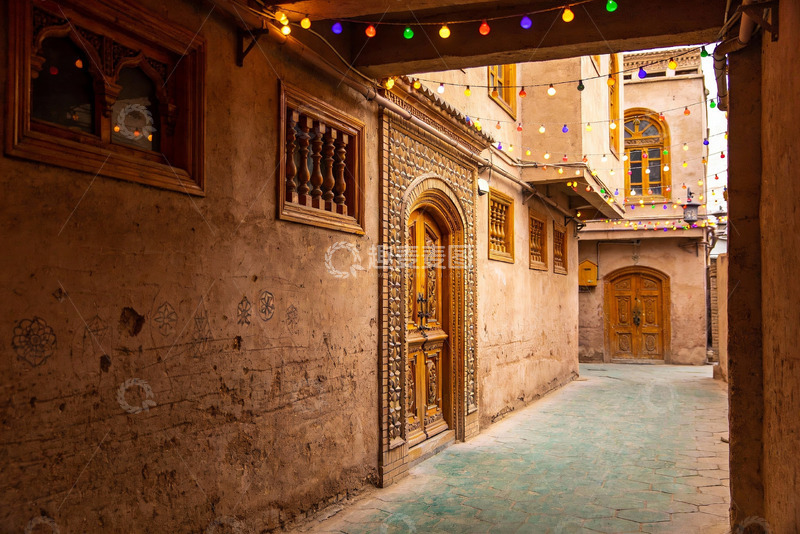 高清大图下载【趣麦麦图】古朴巷道彩灯装饰