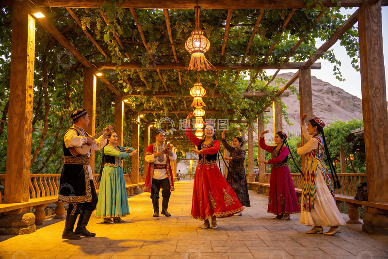 高清大图下载【趣麦麦图】传统服饰舞蹈表演