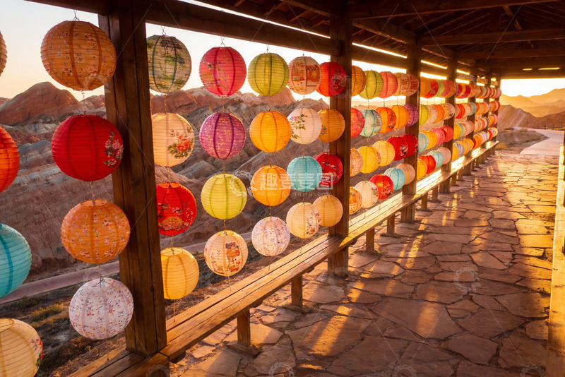 高清大图下载【趣麦麦图】彩灯长廊映山景