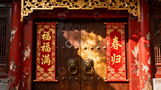 古建筑大门春联迎春