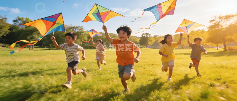 高清大图下载【趣麦麦图】孩子们户外放风筝欢乐奔跑