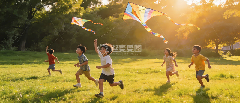 高清大图下载【趣麦麦图】孩子们户外草地上放风筝