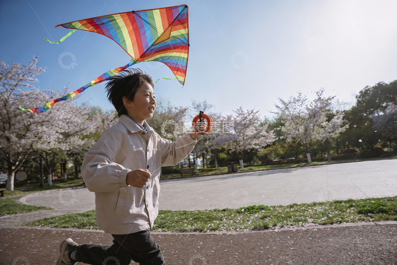 高清大图下载【趣麦麦图】春日公园孩童放风筝