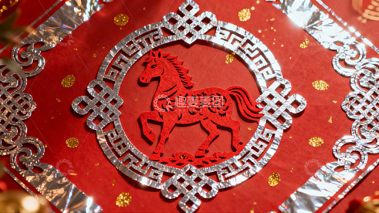 红色剪纸马图案装饰品