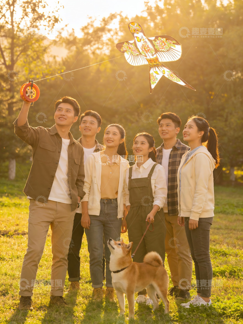 高清大图下载【趣麦麦图】春日公园放风筝欢乐时光