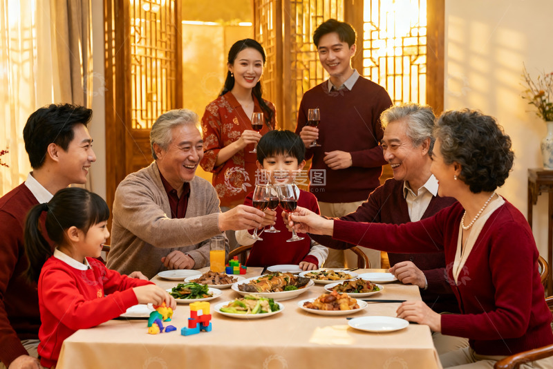 高清大图下载【趣麦麦图】三代同堂家庭聚餐其乐融融