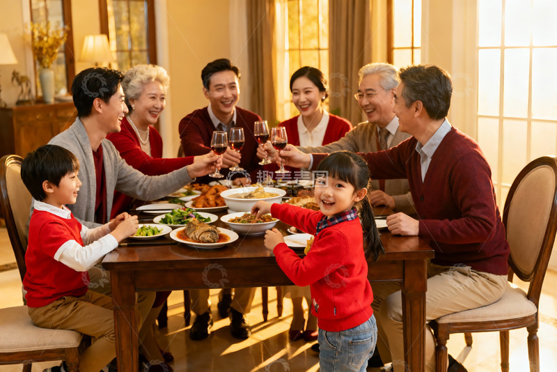 高清大图下载【趣麦麦图】三代同堂家庭聚餐举杯欢庆