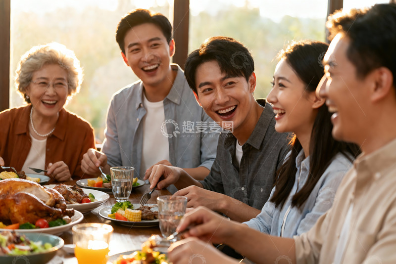 高清大图下载【趣麦麦图】家庭聚餐欢笑共享美食