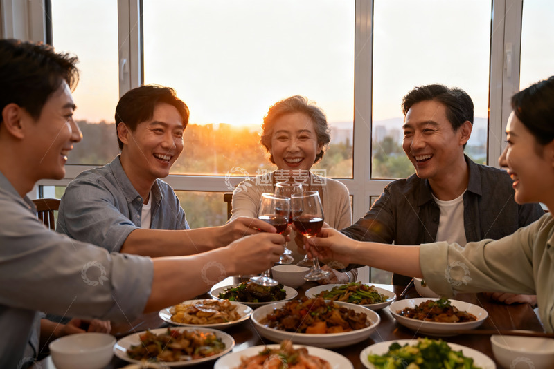 高清大图下载【趣麦麦图】家人聚餐举杯欢庆