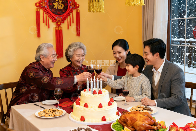 高清大图下载【趣麦麦图】家庭聚餐庆生温馨场景