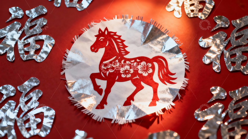 高清大图下载【趣麦麦图】红色剪纸马与福字装饰