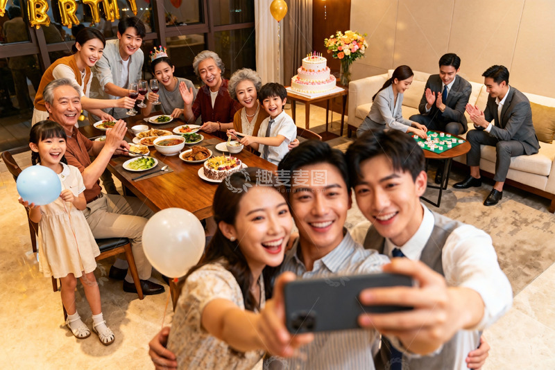 高清大图下载【趣麦麦图】家庭聚会欢庆生日合影