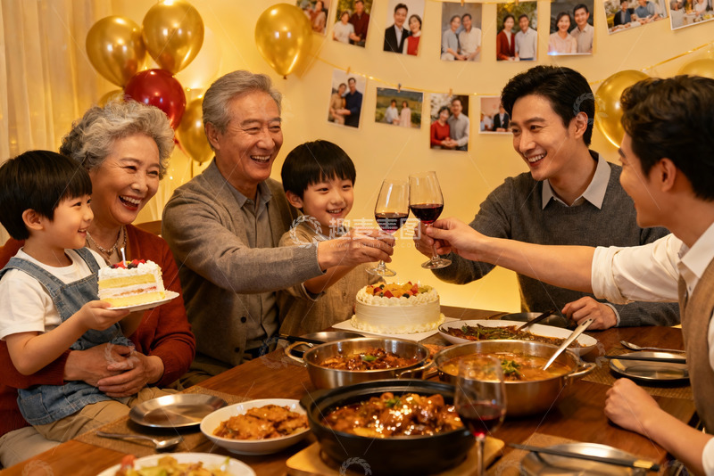 高清大图下载【趣麦麦图】家庭聚餐欢庆时刻