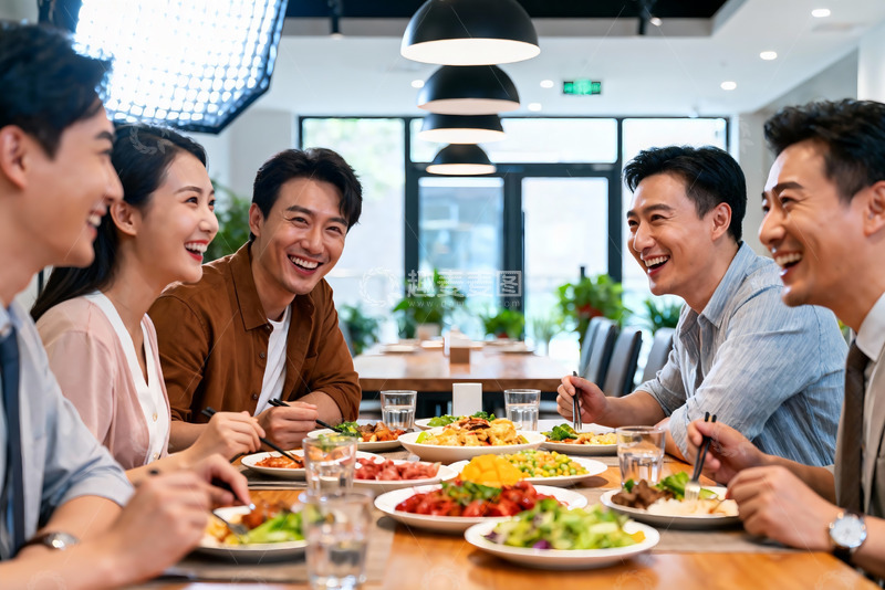 高清大图下载【趣麦麦图】朋友聚餐欢笑共享美食