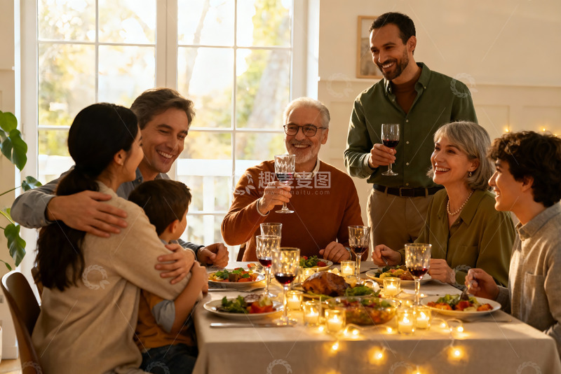 高清大图下载【趣麦麦图】温馨家庭聚餐其乐融融