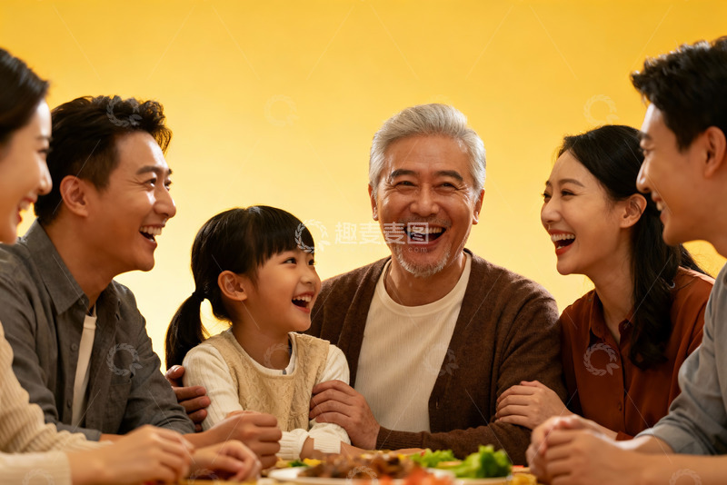 高清大图下载【趣麦麦图】三代同堂家庭聚餐其乐融融