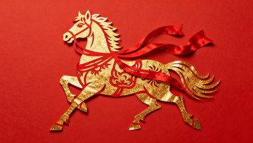金色骏马剪纸艺术图案